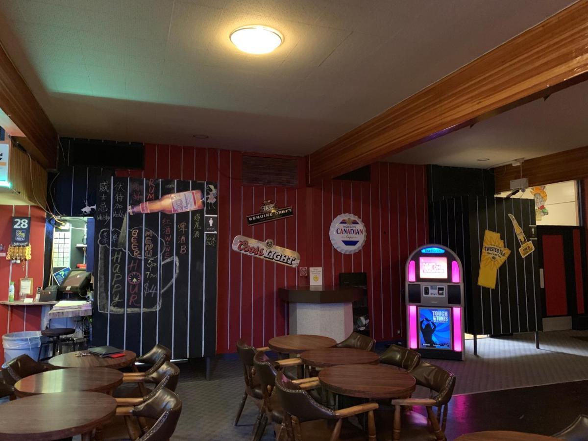 Manitou Motor Inn Екстериор снимка