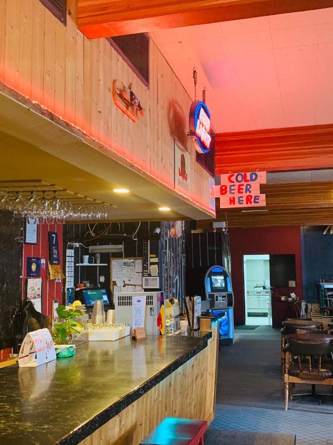 Manitou Motor Inn Екстериор снимка