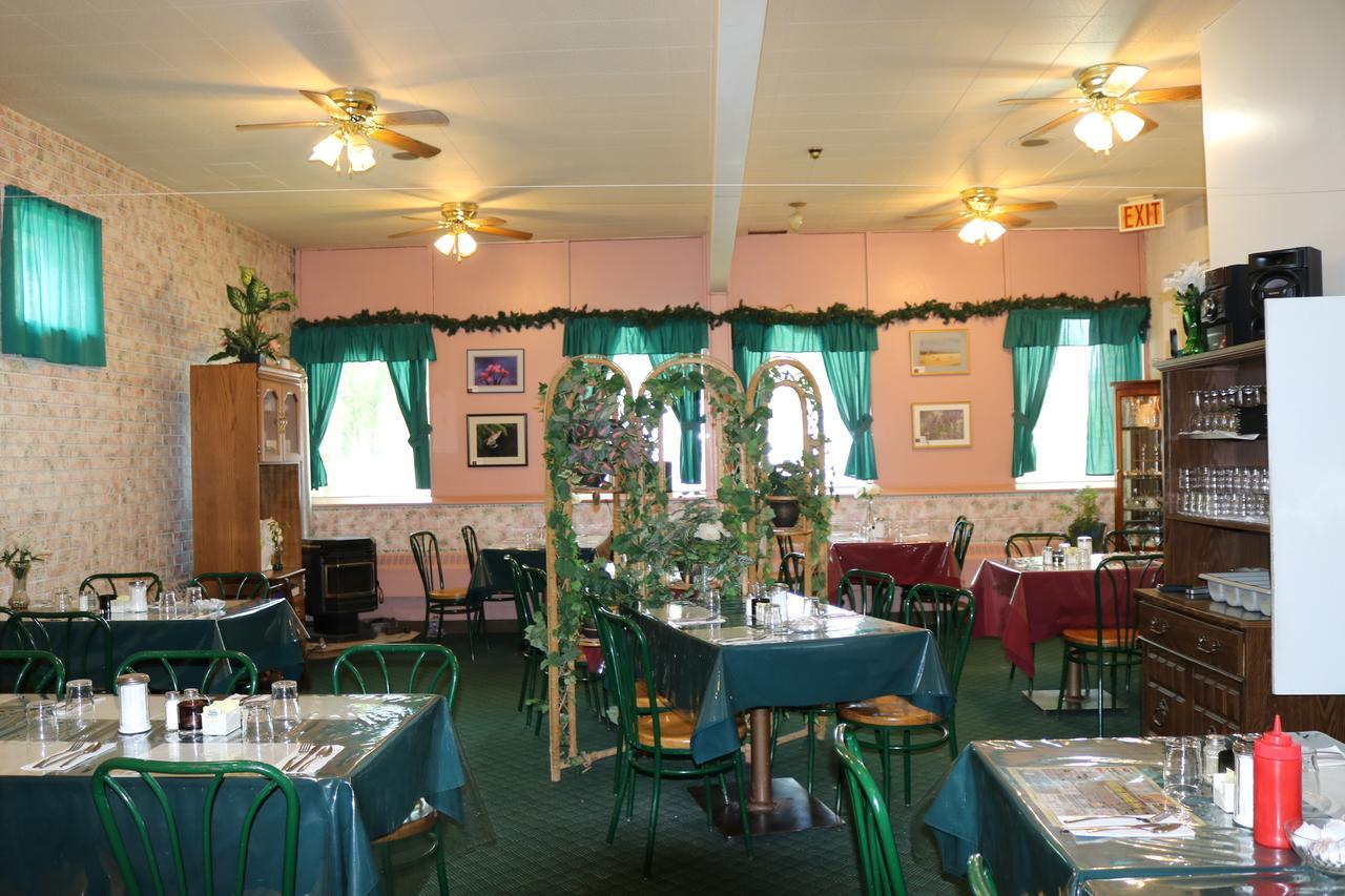 Manitou Motor Inn Екстериор снимка