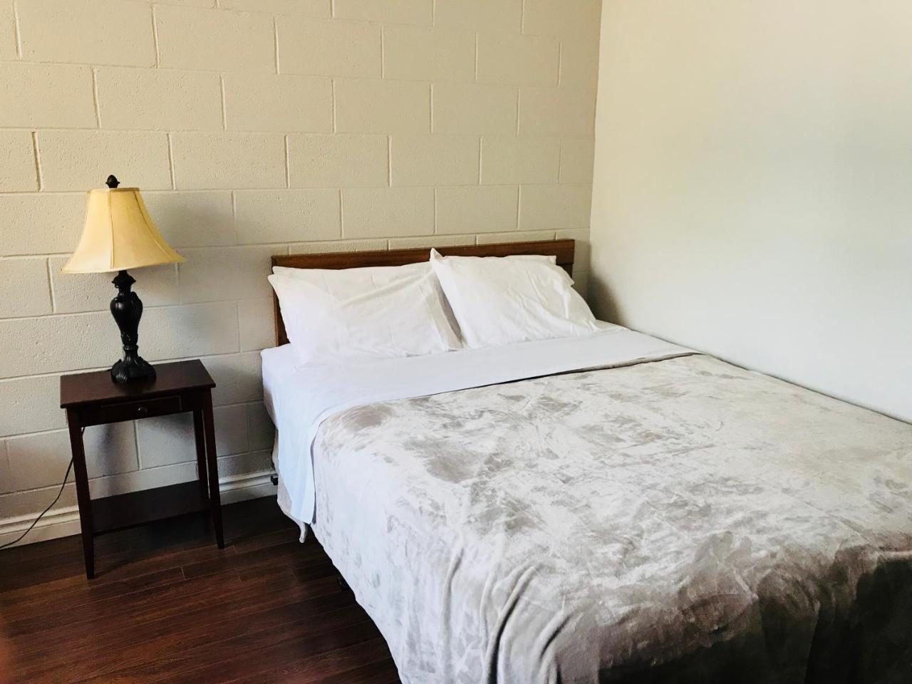 Manitou Motor Inn Екстериор снимка