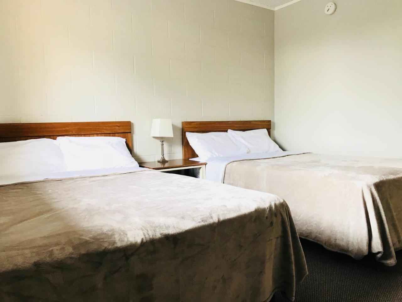Manitou Motor Inn Екстериор снимка