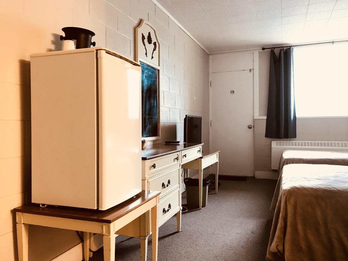 Manitou Motor Inn Екстериор снимка
