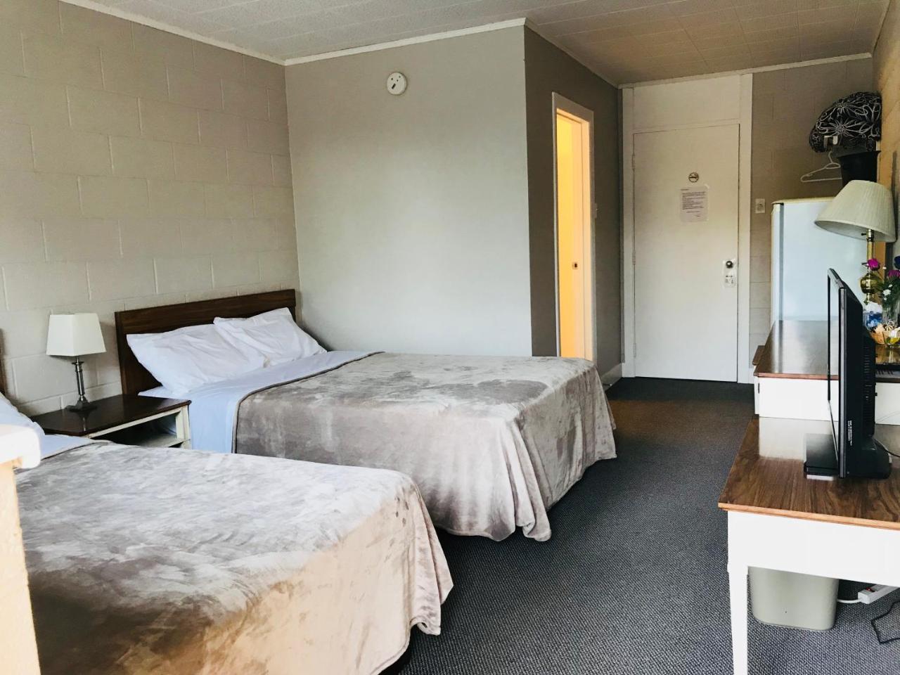 Manitou Motor Inn Екстериор снимка