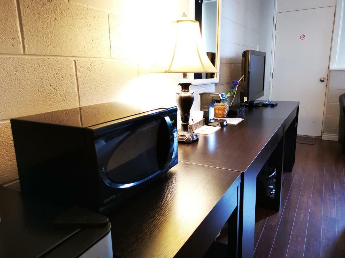 Manitou Motor Inn Екстериор снимка